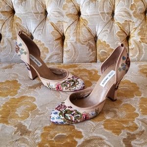 LAST CHANCE - Steve Madden embroidered heels